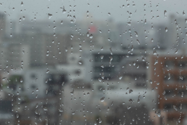 雨の日にインターネットが遅いときの対処法